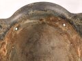 Stahlhelm Glocke Wehrmacht Modell 1942. Mehrfach überlackiertes Stück, Hersteller clk66