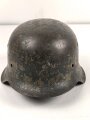 Stahlhelm Glocke Wehrmacht Modell 1942. Mehrfach überlackiertes Stück, Hersteller clk66