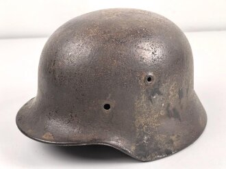 Stahlhelm Glocke Wehrmacht Modell 1940. Narbig mit resten des Originallack, Hersteller nicht lesbar, Glockengrösse 64