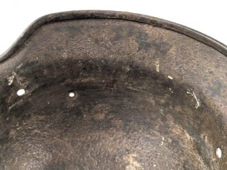 Stahlhelm Glocke Wehrmacht Modell 1940. Narbig mit resten des Originallack, Hersteller nicht lesbar, Glockengrösse 64