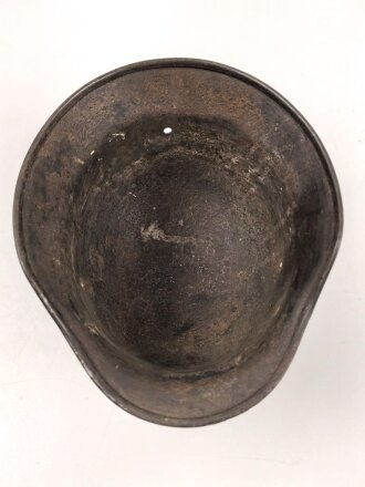 Stahlhelm Glocke Wehrmacht Modell 1940. Narbig mit resten des Originallack, Hersteller nicht lesbar, Glockengrösse 64