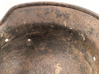 Stahlhelm Glocke Wehrmacht Modell 1940. Narbig mit resten des Originallack, Hersteller nicht lesbar, Glockengrösse 64