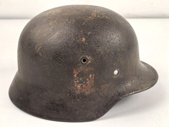 Stahlhelm Glocke Wehrmacht Modell 1940. Narbig mit resten des Originallack, Hersteller nicht lesbar, Glockengrösse 64
