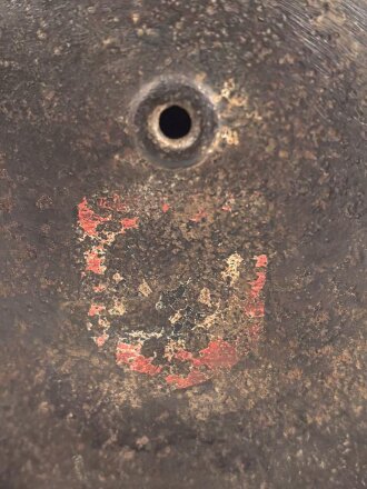 Stahlhelm Glocke Wehrmacht Modell 1940. Narbig mit resten des Originallack, Hersteller nicht lesbar, Glockengrösse 64