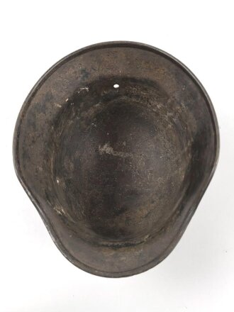 Stahlhelm Glocke Wehrmacht Modell 1940. Narbig mit resten des Originallack, Hersteller nicht lesbar, Glockengrösse 64