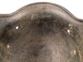 Stahlhelm Glocke Wehrmacht Modell 1940. Narbig mit resten des Originallack, Hersteller nicht lesbar, Glockengrösse 64