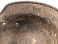 Stahlhelm Glocke Wehrmacht Modell 1940. Narbig mit resten des Originallack, Hersteller nicht lesbar, Glockengrösse 64