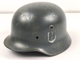 Stahlhelm Glocke Modell 1940. Hersteller Q64, Fertigung nach 1945 für Polizei. Neuzeitlich lackiertes Stück
