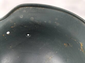 Stahlhelm Glocke Modell 1940. Hersteller Q64, Fertigung nach 1945 für Polizei. Neuzeitlich lackiertes Stück
