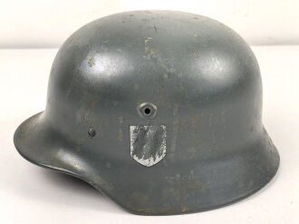 Stahlhelm Glocke Modell 1940. Hersteller Q64, Fertigung nach 1945 für Polizei. Neuzeitlich lackiertes Stück