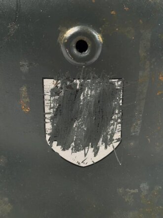 Stahlhelm Glocke Modell 1940. Hersteller Q64, Fertigung nach 1945 für Polizei. Neuzeitlich lackiertes Stück