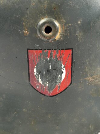 Stahlhelm Glocke Modell 1940. Hersteller Q64, Fertigung nach 1945 für Polizei. Neuzeitlich lackiertes Stück