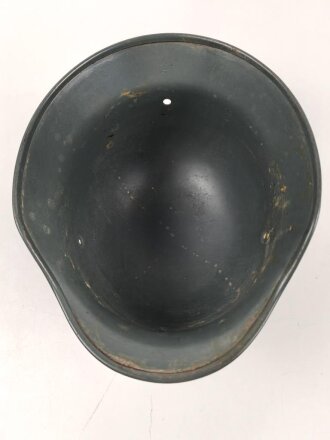 Stahlhelm Glocke Modell 1940. Hersteller Q64, Fertigung nach 1945 für Polizei. Neuzeitlich lackiertes Stück