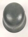Stahlhelm Glocke Modell 1940. Hersteller Q64, Fertigung nach 1945 für Polizei. Neuzeitlich lackiertes Stück