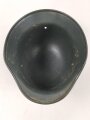 Stahlhelm Glocke Modell 1940. Hersteller Q64, Fertigung nach 1945 für Polizei. Neuzeitlich lackiertes Stück