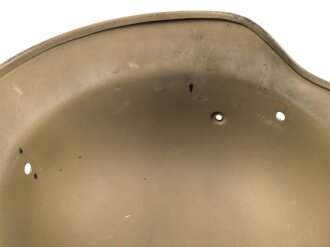 Stahlhelm Glocke Wehrmacht Modell 1940. Neuzeitlich lackiertes Stück, Hersteller Q66