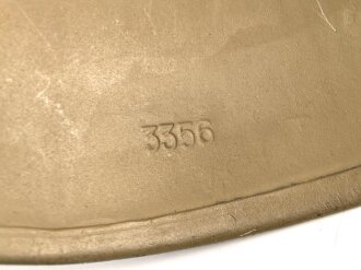 Stahlhelm Glocke Wehrmacht Modell 1935. Neuzeitlich lackiertes Stück, Hersteller SE62