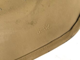 Stahlhelm Glocke Wehrmacht Modell 1935. Neuzeitlich lackiertes Stück, Hersteller SE62