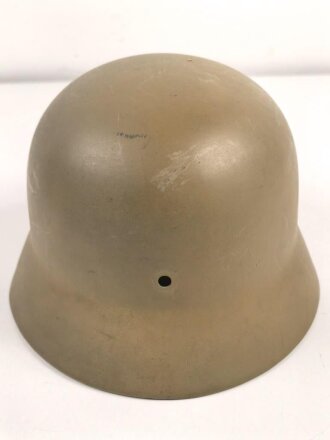 Stahlhelm Glocke Wehrmacht Modell 1935. Neuzeitlich lackiertes Stück, Hersteller SE62