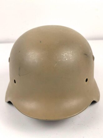 Stahlhelm Glocke Wehrmacht Modell 1935. Neuzeitlich lackiertes Stück, Hersteller SE62