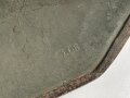 Stahlhelm frühe Wehrmacht. Glocke aus dem 1. Weltkrieg, innen noch original lackiert. In den frühen 30iger Jahren mit Innenfutter 31 versehen, neu lackiert und mit Abzeichen versehen.