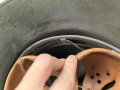 Stahlhelm frühe Wehrmacht. Glocke aus dem 1. Weltkrieg, innen noch original lackiert. In den frühen 30iger Jahren mit Innenfutter 31 versehen, neu lackiert und mit Abzeichen versehen.
