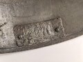 1. Weltkrieg, Stahlhelmglocke Modell 1917. Keine erkennbare Stempelung, Originallack. Die Lüftungsbolzen original verschlossen. Ungereinigtes Stück
