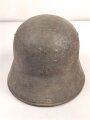 1. Weltkrieg, Stahlhelmglocke Modell 1917. Keine erkennbare Stempelung, Originallack. Die Lüftungsbolzen original verschlossen. Ungereinigtes Stück
