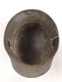 1. Weltkrieg, Stahlhelmglocke Modell 1917. Keine erkennbare Stempelung, Originallack. Die Lüftungsbolzen original verschlossen. Ungereinigtes Stück