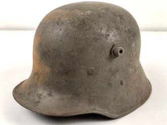 1. Weltkrieg, Stahlhelm Modell 1917. Keine erkennbare Stempelung, Originallack. Ungereinigtes Stück, der Kinnriemen mir so unbekannt
