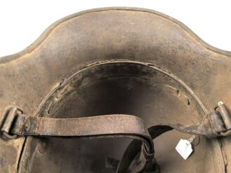 1. Weltkrieg, Stahlhelm Modell 1917. Keine erkennbare Stempelung, Originallack. Ungereinigtes Stück, der Kinnriemen mir so unbekannt