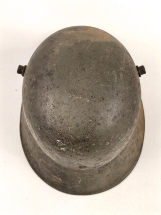 1. Weltkrieg, Stahlhelm Modell 1917. Keine erkennbare Stempelung, Originallack. Ungereinigtes Stück, der Kinnriemen mir so unbekannt