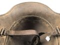 1. Weltkrieg, Stahlhelm Modell 1917. Keine erkennbare Stempelung, Originallack. Ungereinigtes Stück, der Kinnriemen mir so unbekannt