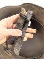 1. Weltkrieg, Stahlhelm Modell 1917. Keine erkennbare Stempelung, Originallack. Ungereinigtes Stück, der Kinnriemen mir so unbekannt