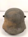 1. Weltkrieg, Stahlhelm Modell 1917. Keine erkennbare Stempelung, Originallack. Ungereinigtes Stück, der Kinnriemen mir so unbekannt