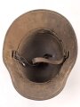 1. Weltkrieg, Stahlhelm Modell 1917. Keine erkennbare Stempelung, Originallack. Ungereinigtes Stück, der Kinnriemen mir so unbekannt