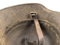 1. Weltkrieg, Stahlhelm Modell 1917. Keine erkennbare Stempelung, Originallack. Ungereinigtes Stück, der Kinnriemen mir so unbekannt