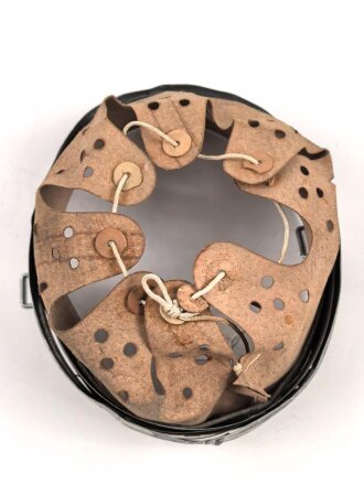 Stahlhelm Innenfutter Wehrmacht Modell 1940. Für Stahlhelme Modell 1940 und 1942. Kopfgrösse 55 für Glockengrösse 62. Guter Zustand, datiert 1943