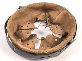 Stahlhelm Innenfutter Wehrmacht Modell 1940. Für Stahlhelme Modell 1940 und 1942. Kopfgrösse 56 für Glockengrösse 64. Gebraucht, datiert 1944
