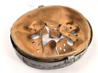Stahlhelm Innenfutter Wehrmacht Modell 1940. Für Stahlhelme Modell 1940 und 1942. Kopfgrösse 56 für Glockengrösse 64. Gebraucht, datiert 1943
