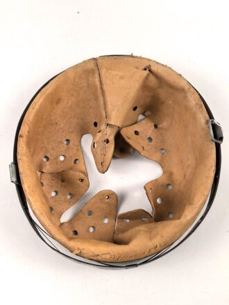 Stahlhelm Innenfutter Wehrmacht Modell 1940. Für Stahlhelme Modell 1940 und 1942. Kopfgrösse 56 für Glockengrösse 64. Gebraucht, datiert 1940
