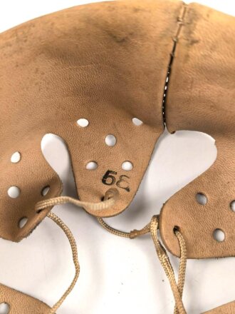 Stahlhelm Innenfutter Wehrmacht Modell 1940. Für Stahlhelme Modell 1940 und 1942. Kopfgrösse 58 für Glockengrösse 66. Gebraucht, datiert 1944