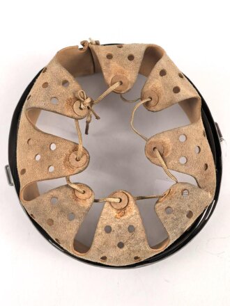 Stahlhelm Innenfutter Wehrmacht Modell 1940. Für Stahlhelme Modell 1940 und 1942. Kopfgrösse 58 für Glockengrösse 66. Gebraucht, datiert 1944