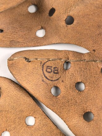 Stahlhelm Innenfutter Wehrmacht Modell 1940. Für Stahlhelme Modell 1940 und 1942. Kopfgrösse 58 für Glockengrösse 66. Gebraucht, datiert 1940