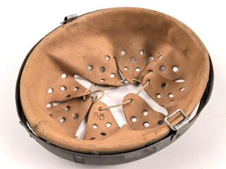 Stahlhelm Innenfutter Wehrmacht Modell 1940. Für Stahlhelme Modell 1940 und 1942. Kopfgrösse 58 für Glockengrösse 66. Gebraucht, datiert 1944