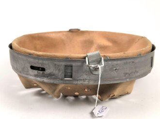 Stahlhelm Innenfutter Wehrmacht Modell 1940. Für Stahlhelme Modell 1940 und 1942. Kopfgrösse 58 für Glockengrösse 66. Gebraucht, datiert 1944