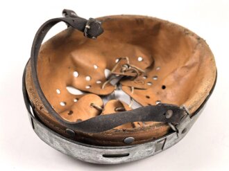 Stahlhelm Innenfutter Wehrmacht Modell 1940. Für Stahlhelme Modell 1940 und 1942. Kopfgrösse 57  für Glockengrösse 64. Gebraucht, datiert 1943