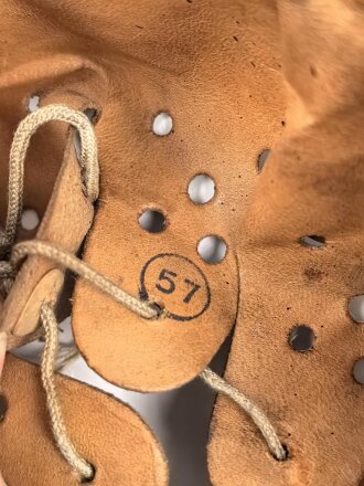 Stahlhelm Innenfutter Wehrmacht Modell 1940. Für Stahlhelme Modell 1940 und 1942. Kopfgrösse 57  für Glockengrösse 64. Gebraucht, datiert 1943