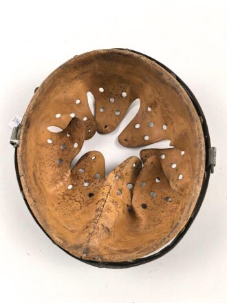 Stahlhelm Innenfutter Wehrmacht Modell 1940. Für Stahlhelme Modell 1940 und 1942. Kopfgrösse 55 für Glockengrösse 62. Guter Zustand, datierung unleserlich