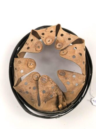 Stahlhelm Innenfutter Wehrmacht Modell 1940. Für Stahlhelme Modell 1940 und 1942. Kopfgrösse 55 für Glockengrösse 62. Guter Zustand, datierung unleserlich